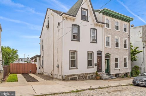 163 Hermitage St, Philadelphia, PA 19127-1903