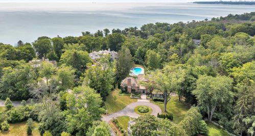 1469 Lilac Ln, Milwaukee WI  53217-2960 exterior