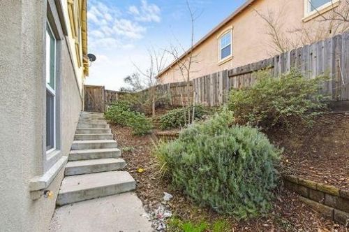 2110 Fenceline Dr, Folsom CA exterior