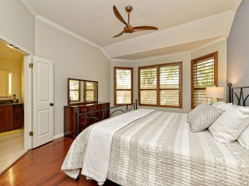 13501 Anarosa Loop, Austin TX 78727-1410 exterior