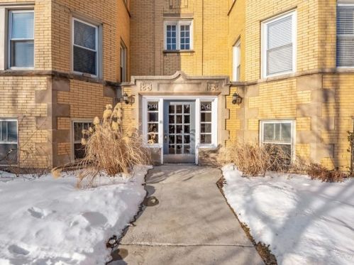 2642 Winnemac Ave, Chicago, IL 60625-2712
