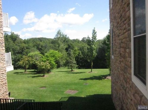 12 Sweeney Ct, Montvale NJ  07645-1737 exterior