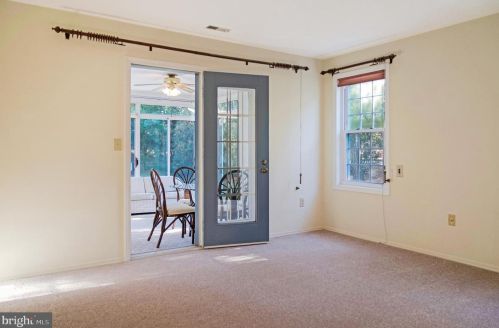 25 Meadowwood Ct, Columbus NJ 08022-1026 exterior