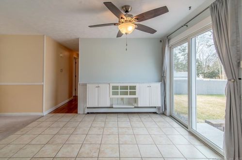 4 Carriage Dr, Enfield CT 06082-5659 exterior