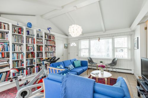 301 Carlisle Ave, Milwaukee WI 53217-4826 exterior