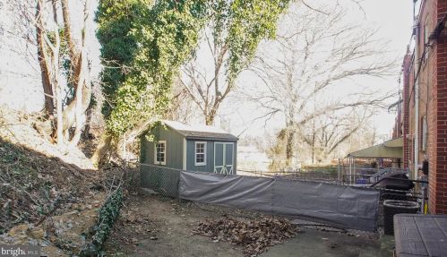 327 Fern St, Darby PA 19023-2614 exterior