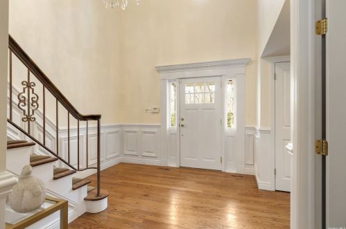 126 Wilmington Dr, Huntington Station NY 11747-4026 exterior