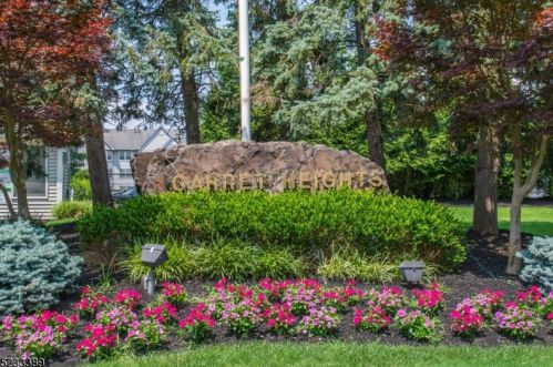 24 Amethyst Ln, Paterson NJ  07501-3366 exterior