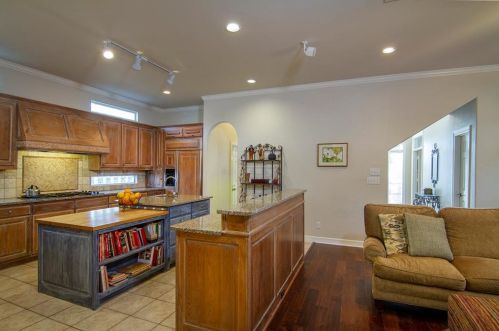 7203 Abrams Pl Ct, Dallas TX 75231 exterior