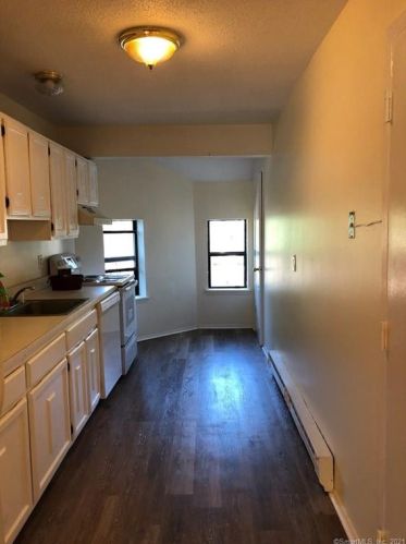 106 Wellington Dr, Farmington, CT 06032-3227