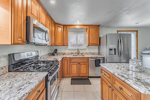 1421 Harris Ave, Pittsburgh PA 15205-3946 exterior