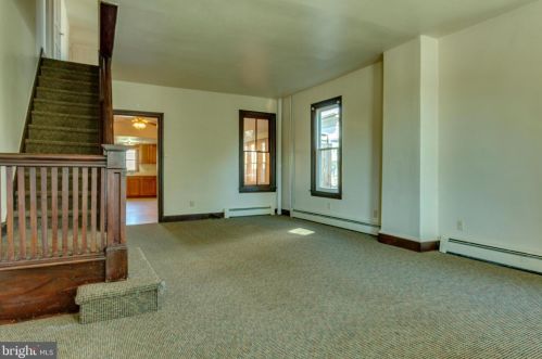 303 Glasgow St, Pottstown PA  19464-6555 exterior