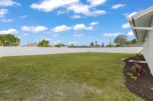 5375 21 Ave, Naples FL 34116-5719 exterior