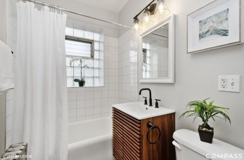 4128 Kedvale Ave, Chicago IL 60641-0027 exterior