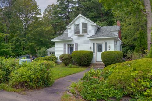 6 Palmer Ave, Plaistow NH 03865-2540 exterior