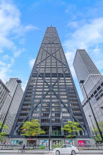 175 Delaware Pl, Chicago IL  60611-1756 exterior