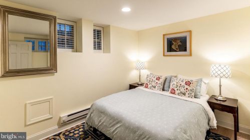 238 10th St, Washington DC  20002-6214 exterior