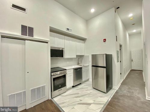 37 3rd St, Philadelphia, PA 19106-4508