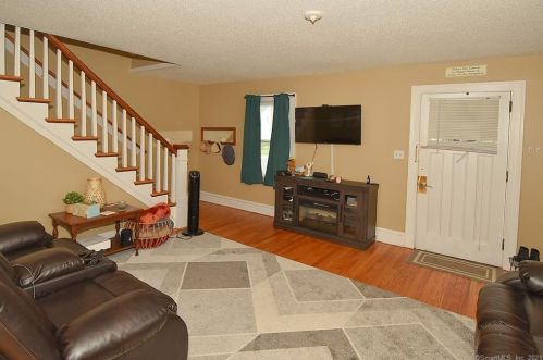 72 Preston St, Windsor, CT 06095-2943