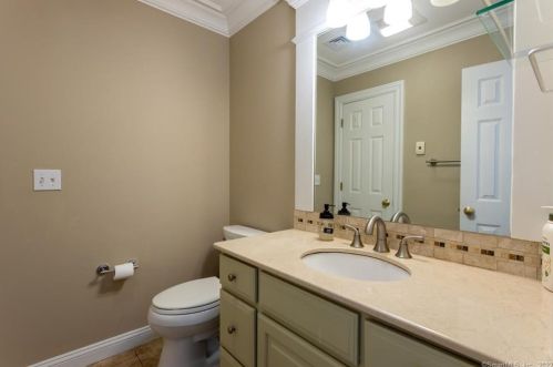 7 Blue Mtn Rdg, Norwalk CT 06851-2901 exterior