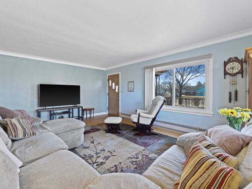 8734 Capitol Dr, Milwaukee, WI 53222-1733