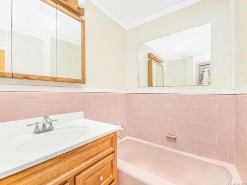 2336 Holland Ave, Bronx NY 10467-8709 exterior