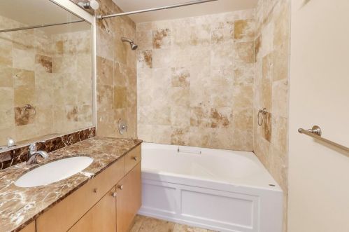 1720 Michigan Ave, Chicago IL  60616-1465 exterior