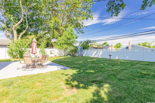13 Dorian Ln, Commack NY 11725-3501 exterior
