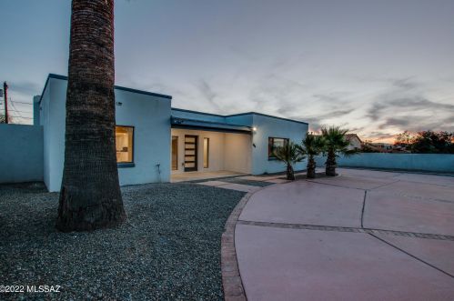 2110 Grant Rd, Tucson AZ  85719-3411 exterior