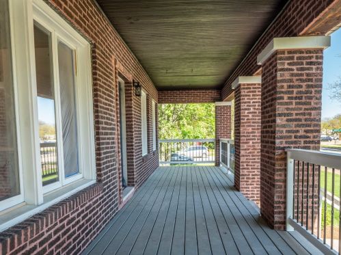 2048 Pratt Blvd, Chicago IL  60645-4981 exterior