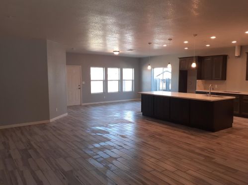 225 Hawkeye Ave, Turlock, CA 95380-2463