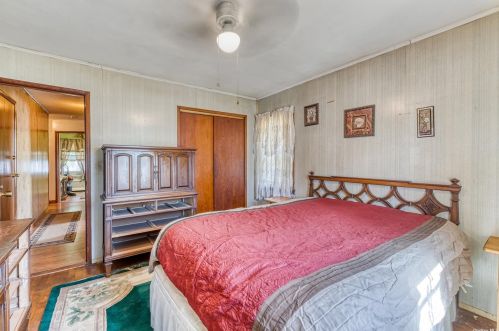 551 18 St, Babylon NY 11704-2206 exterior