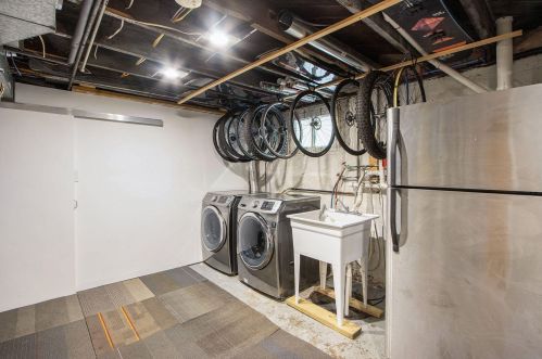 2020 Grand Ave, Kalamazoo MI 49006-4306 exterior