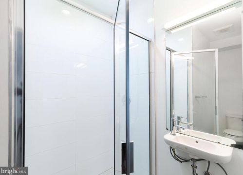 936 Leithgow St, Philadelphia PA 19123-1440 exterior