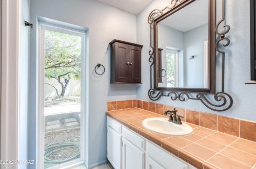 7431 Ln Cienega Dr, Tucson AZ 85712-1423 exterior