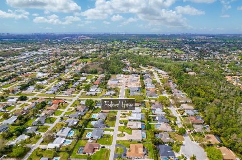 124 Willowick Dr, Naples FL 34110-1361 exterior