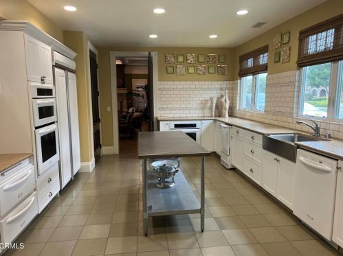 1404 Donegal Way, Oxnard CA  93035-1442 exterior