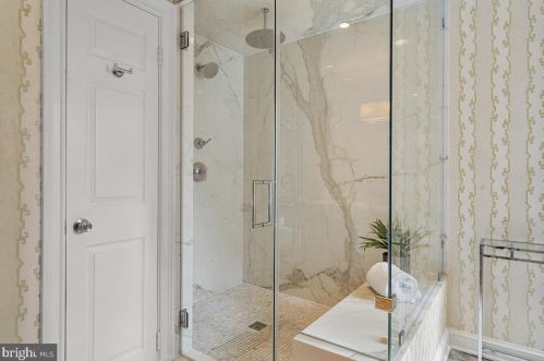 613 Royal St, Alexandria VA  22314-2031 exterior