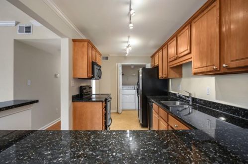 207 Brighton Pt, Atlanta GA 30328-1372 exterior