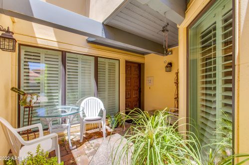 5825 12th St, Phoenix, AZ 85014-2070