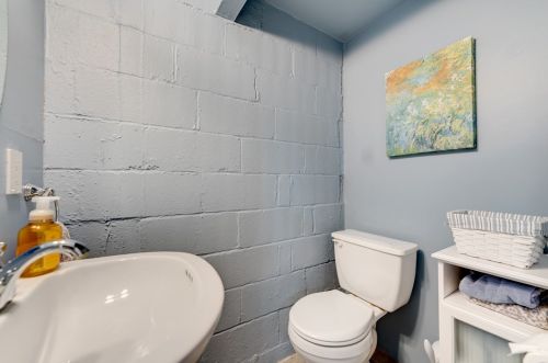 932 Meadowcroft Ave, Pittsburgh PA 15216-1119 exterior