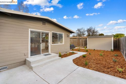 2796 Courtland Dr, Concord CA  94520-4720 exterior