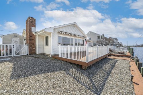 807 Bowline Dr, Lacey NJ 08731-3006 exterior