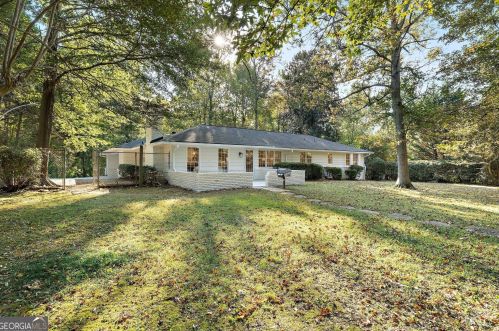 7330 Hunters Branch Dr, Atlanta GA  30328-1721 exterior