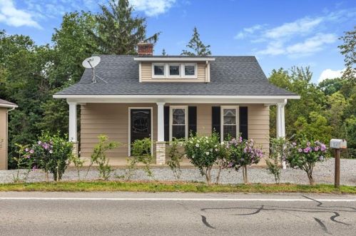 1320 Coraopolis Heights Rd, Moon Twp, PA 15108-2921