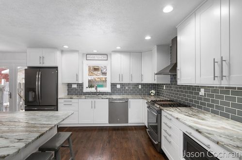 907 Wealthy St, Grand Rapids MI 49506-1515 exterior