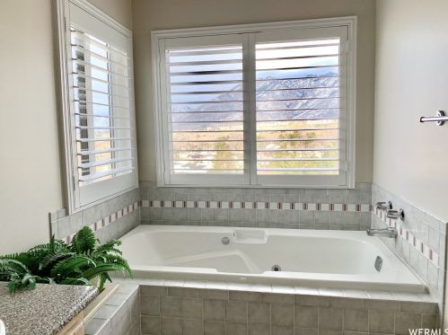 8147 Maio Dr, Sandy UT 84093-6773 exterior