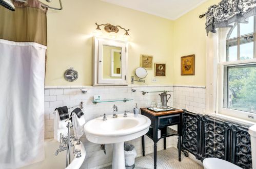 2617 3 St, Duluth MN 55812-1944 exterior