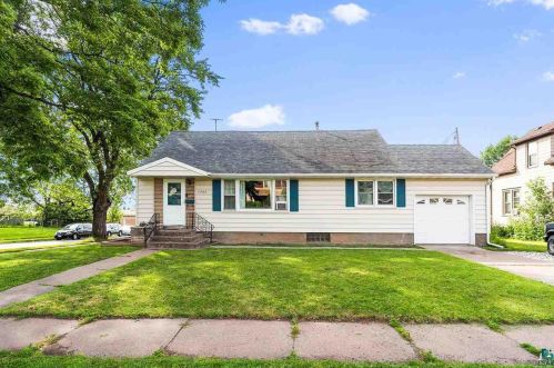 4202 4 St, Duluth MN 55806-2652 exterior