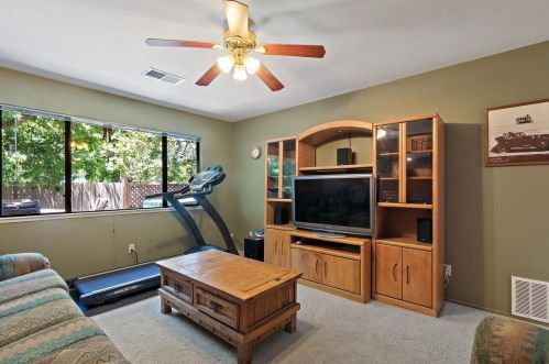 1601 Baywood Ln, Davis CA 95618-1409 exterior